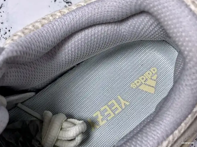 Yeezy Boost 700 Adidas EG7596 Analog 0704